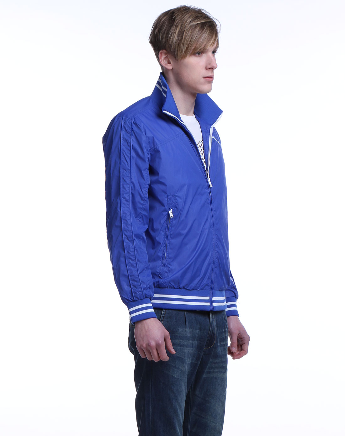 印字立领亮青蓝色长袖化纤夹克