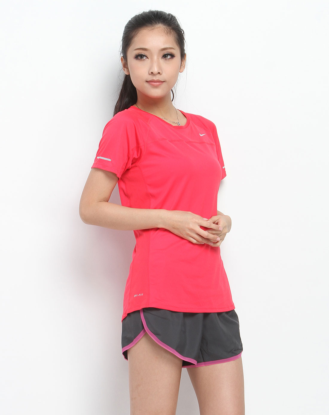 圆领休闲桃红色短袖t恤