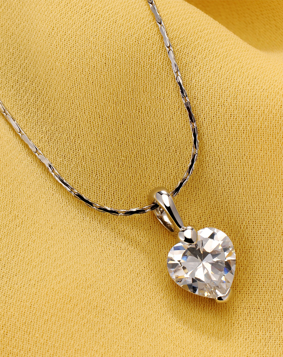 白色永恒之心项链