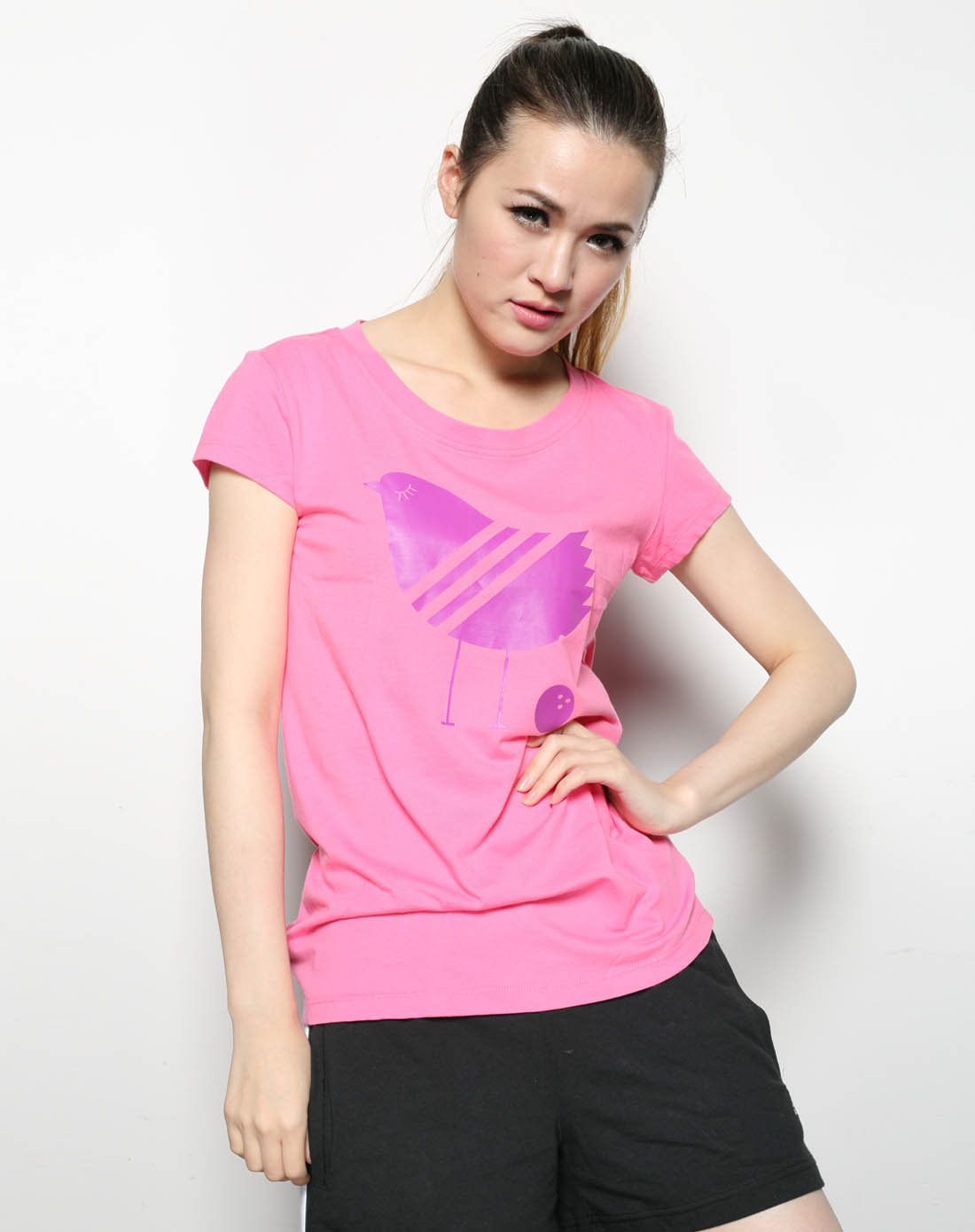 女子粉色短袖t恤
