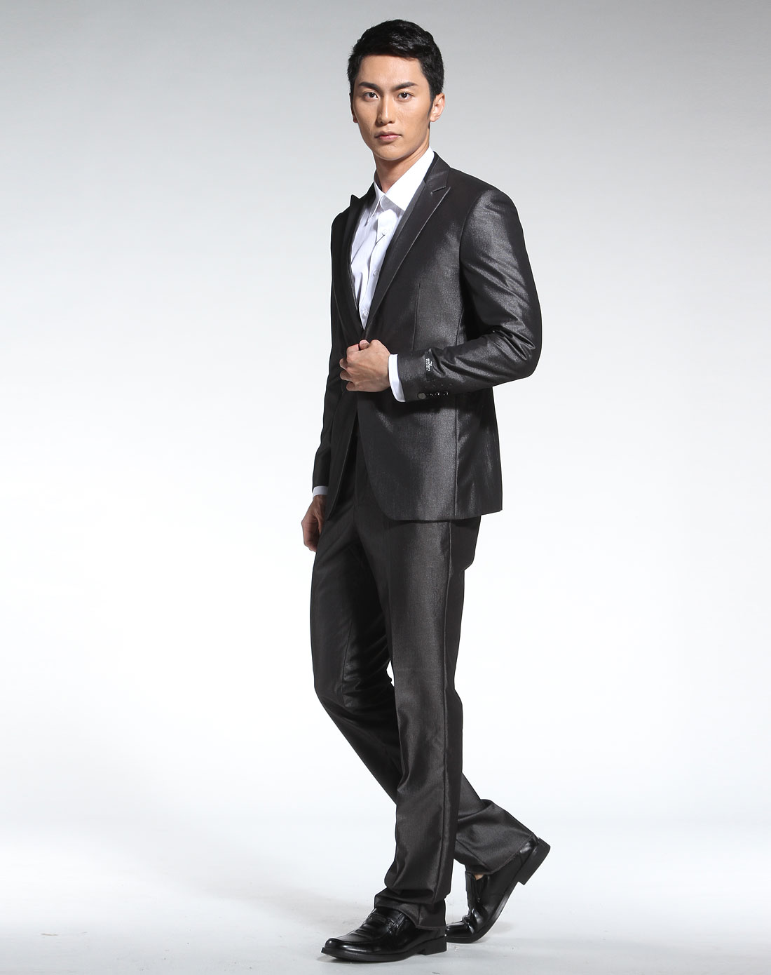 黑灰色仿毛西服套装