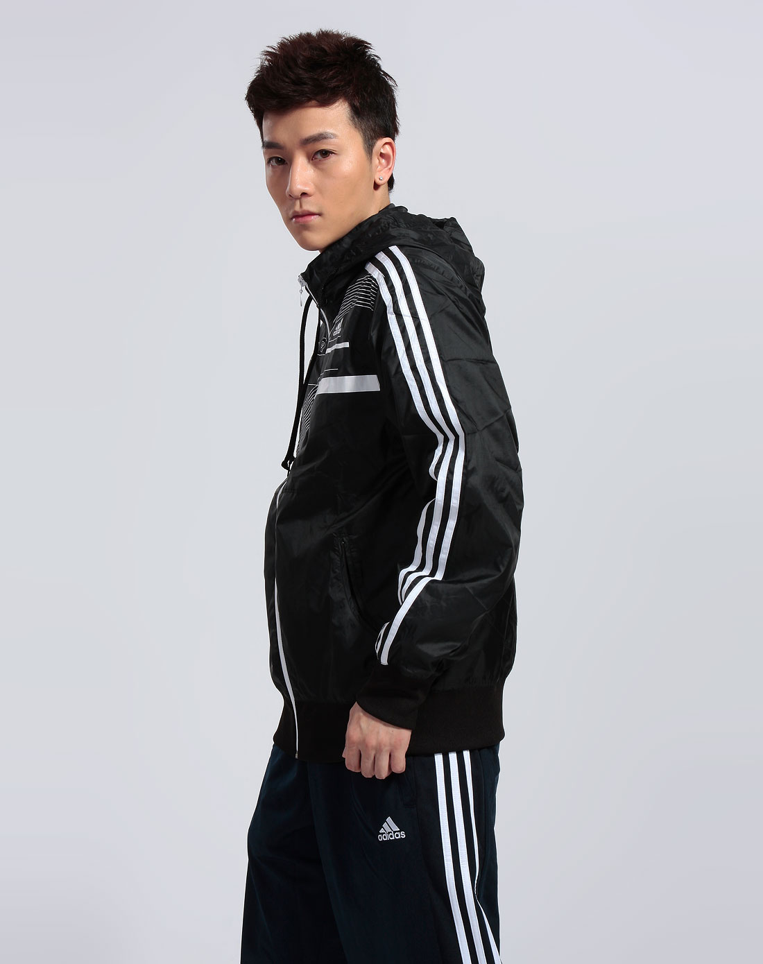 阿迪達斯adidas男裝專場-男款黑色茄克