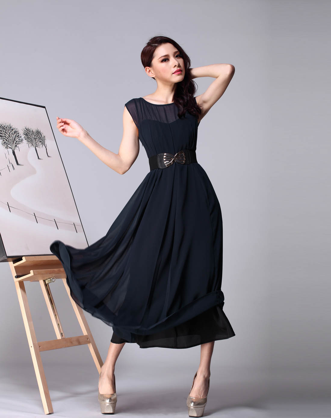 藏蓝色无袖连衣裙