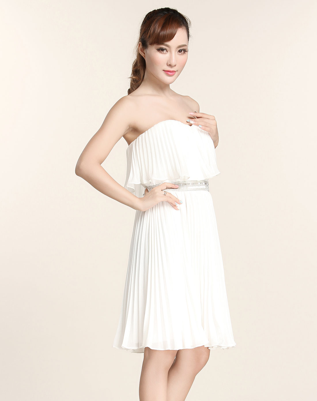 百褶优雅时尚白色抹胸连衣裙