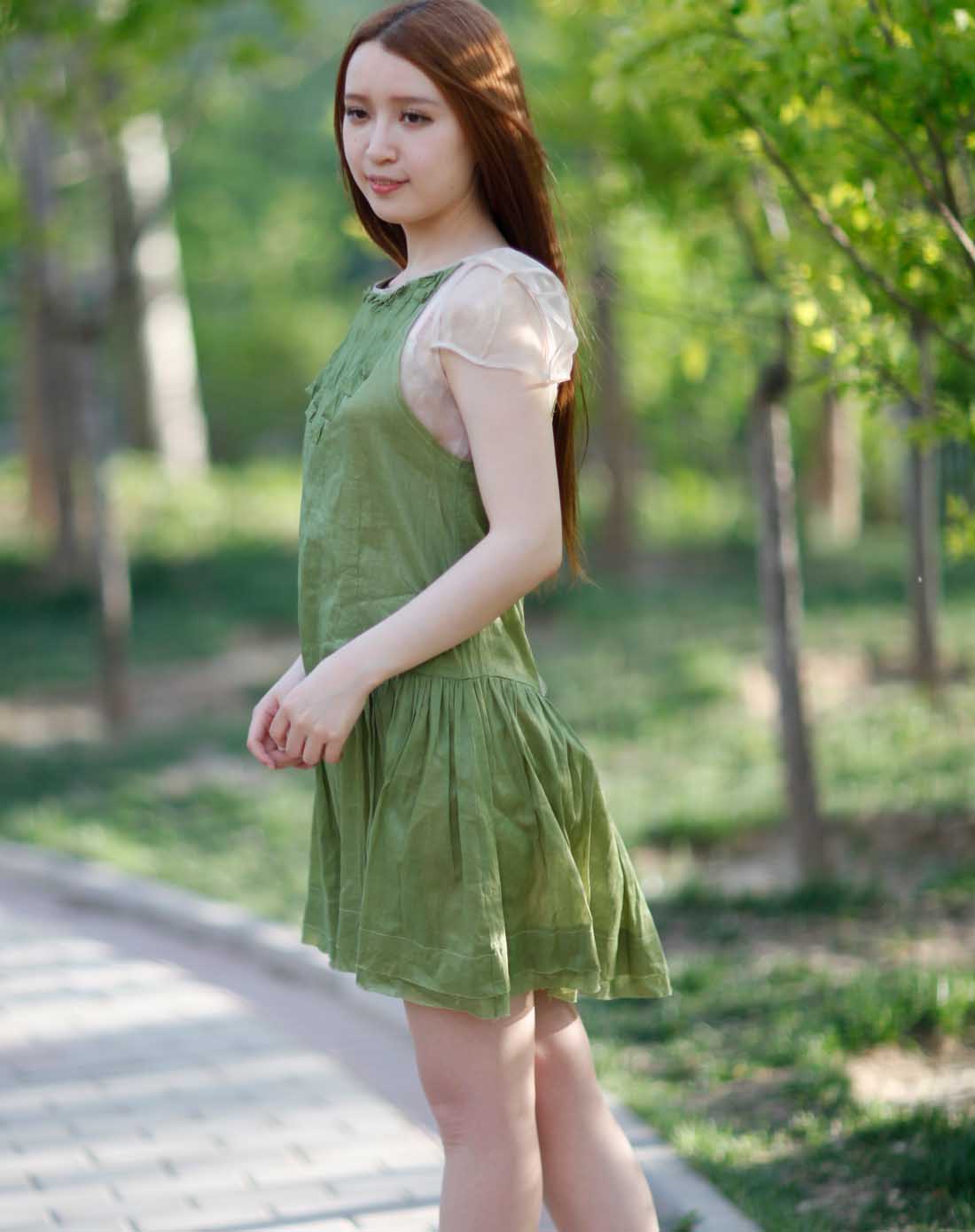 女款绿色短袖连衣裙