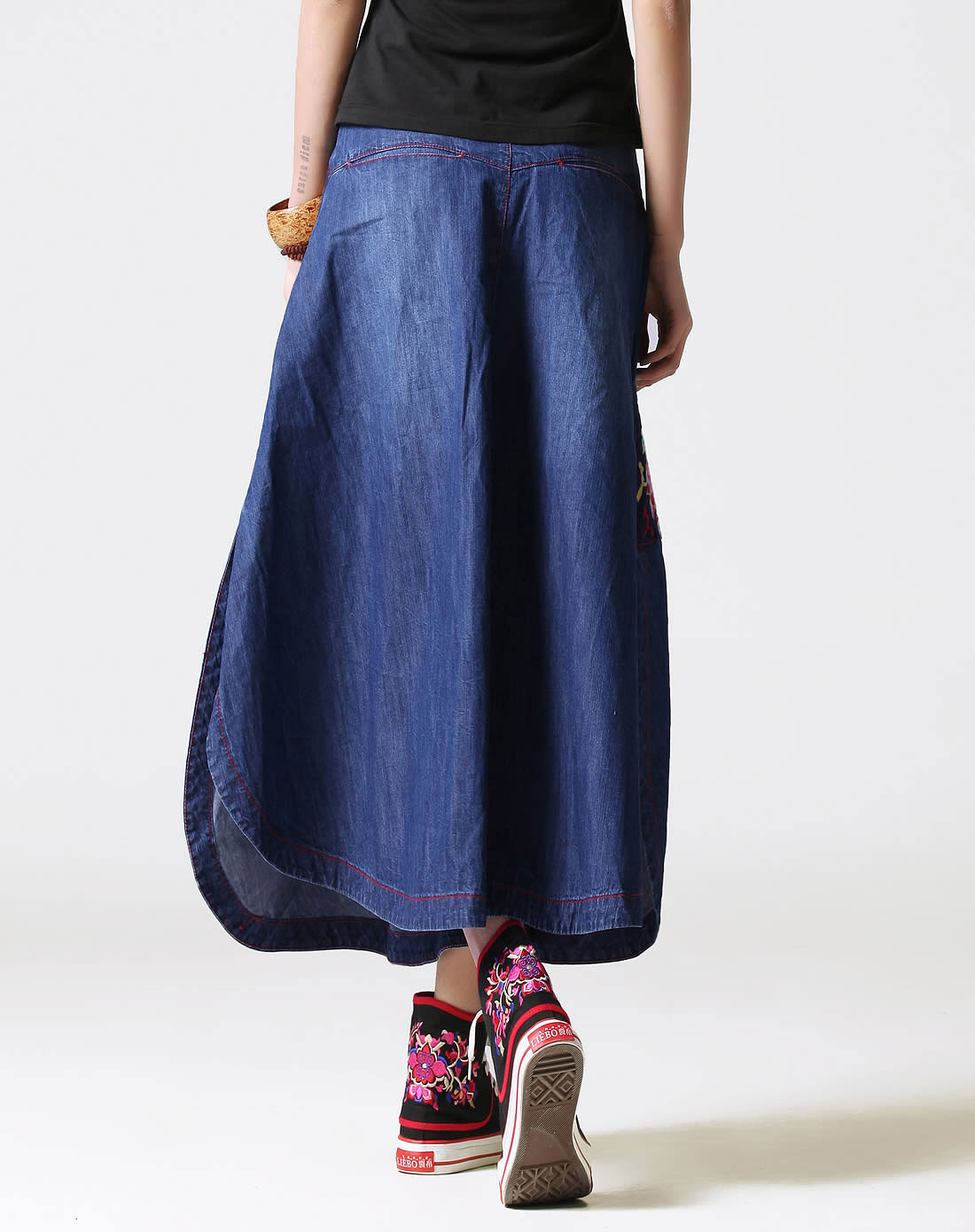 女装蓝色贴布绣花口袋牛仔半身长裙
