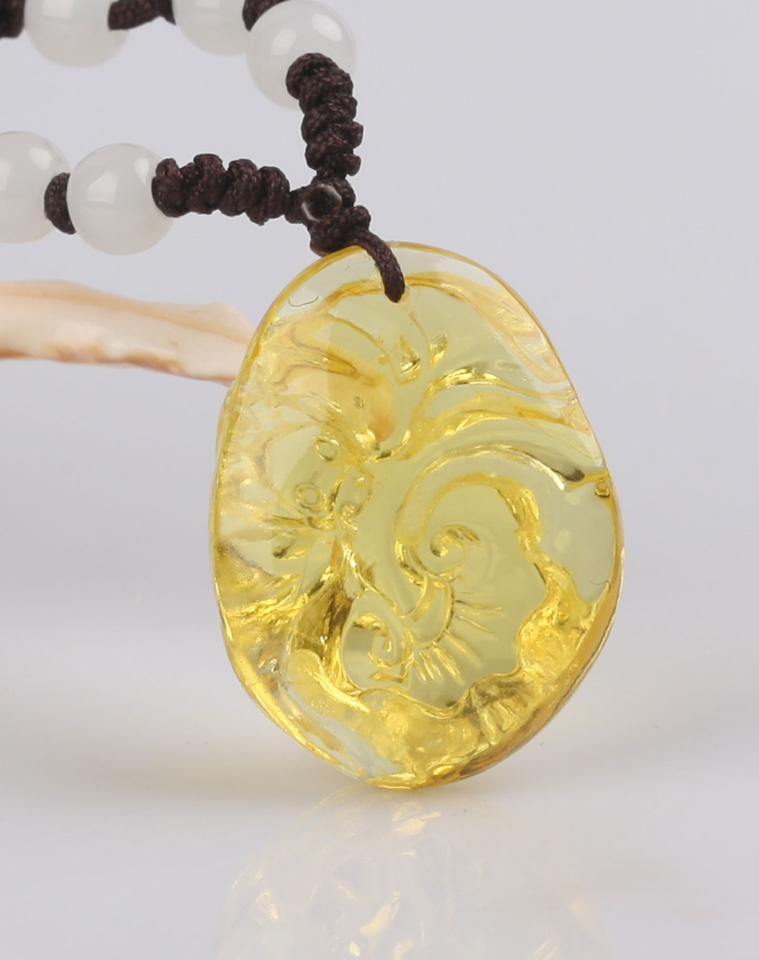 波兰天然琥珀蜜蜡雕刻吊坠h14