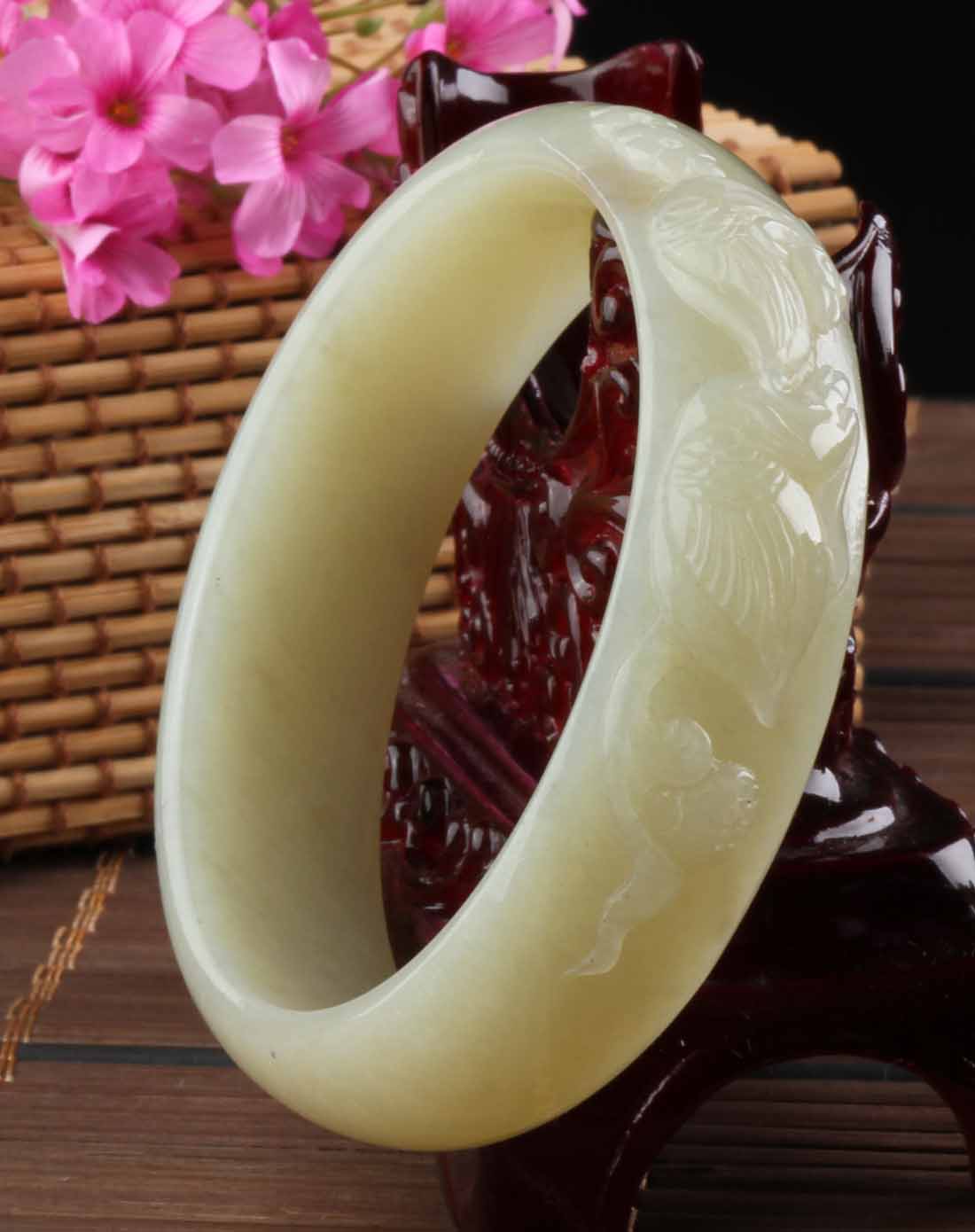 和田玉白玉手工雕鸳鸯戏水手镯