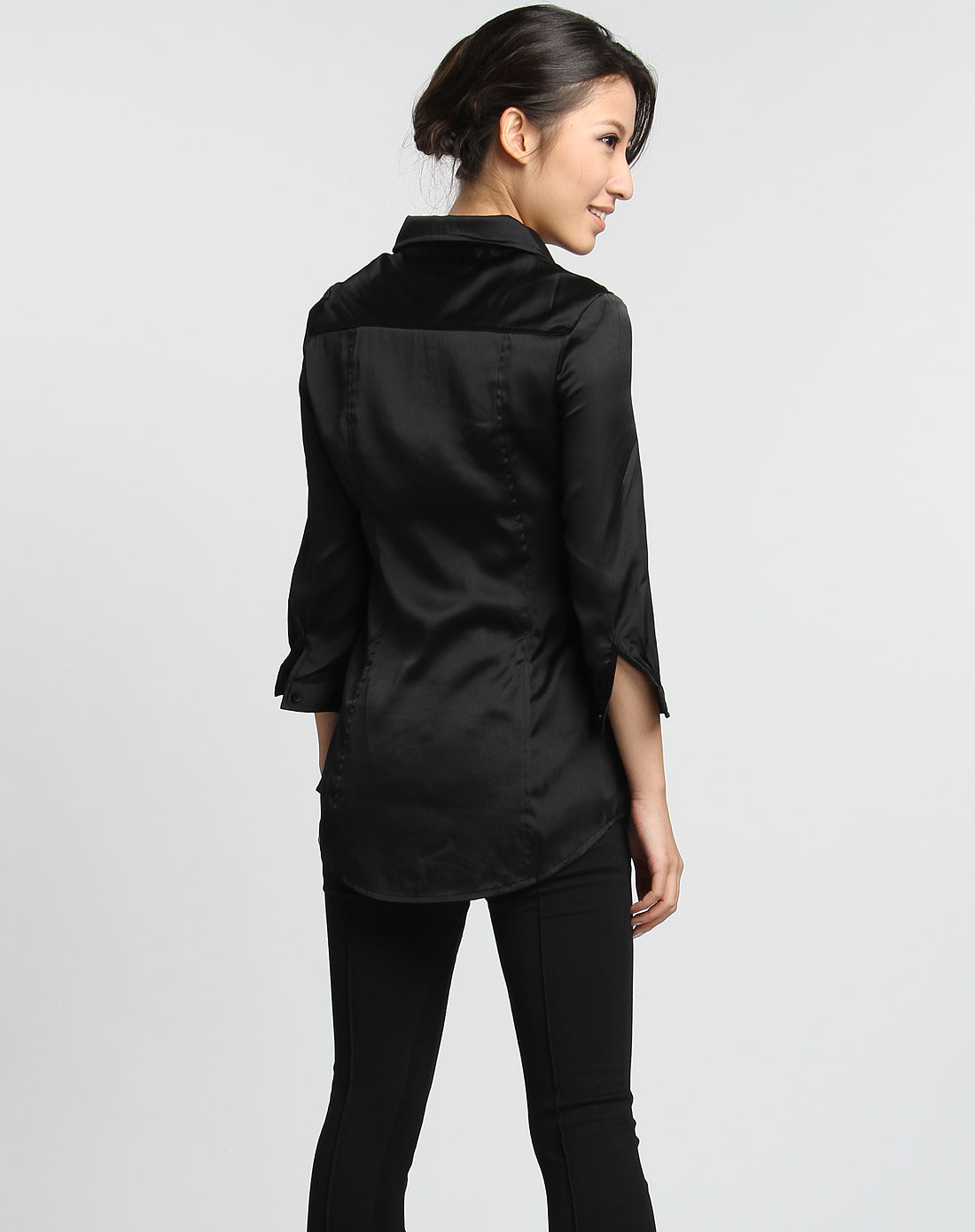 女款黑色亮面中袖衬衫