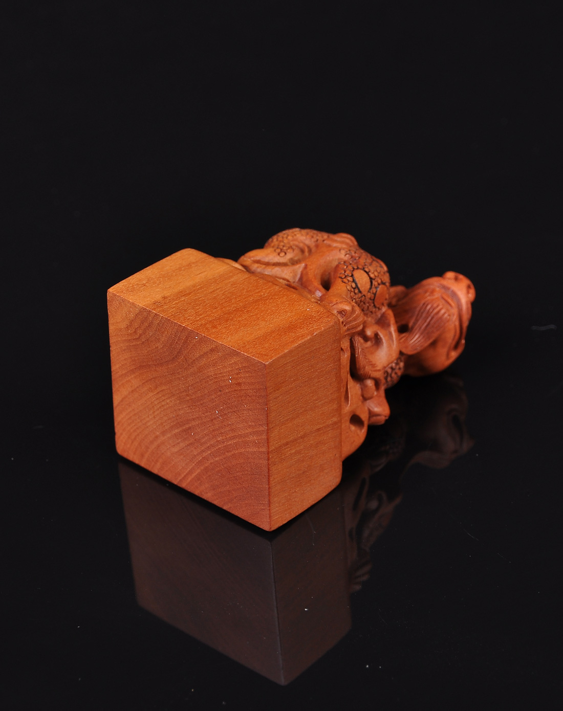 精雕神兽桃木印章