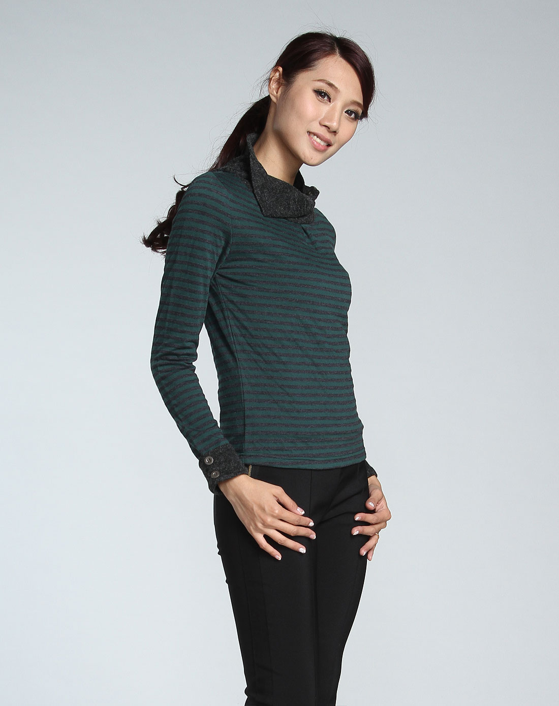 深绿灰色间纹长袖针织衫