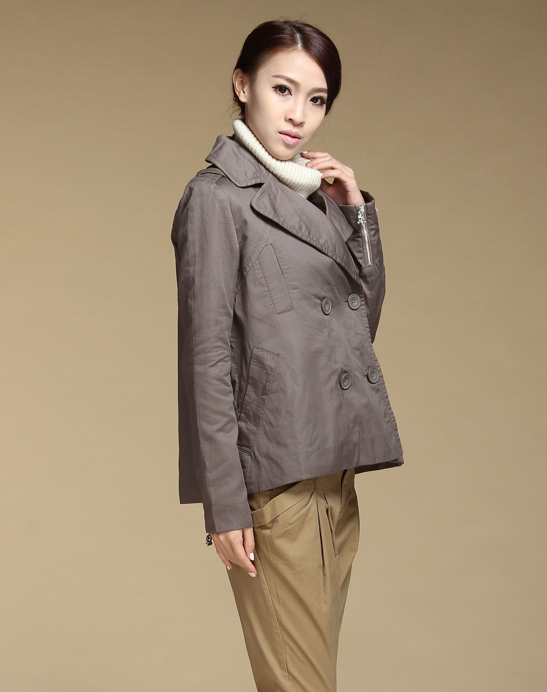 茶褐色双排扣两件套长袖外套