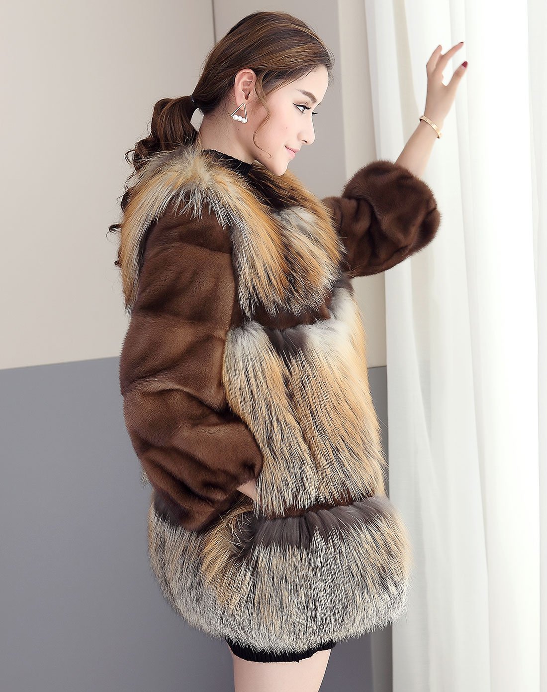 依奴珈时尚水貂皮狐狸毛拼接皮草外套