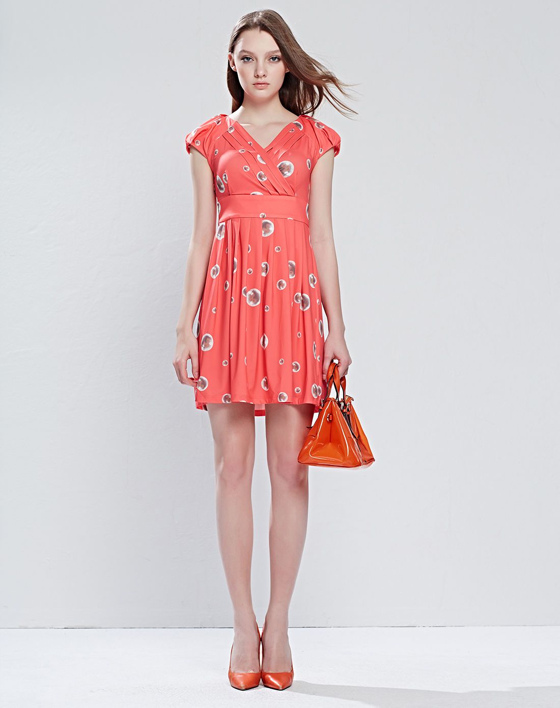 艾莱依eral印花v领高腰花苞袖连衣裙