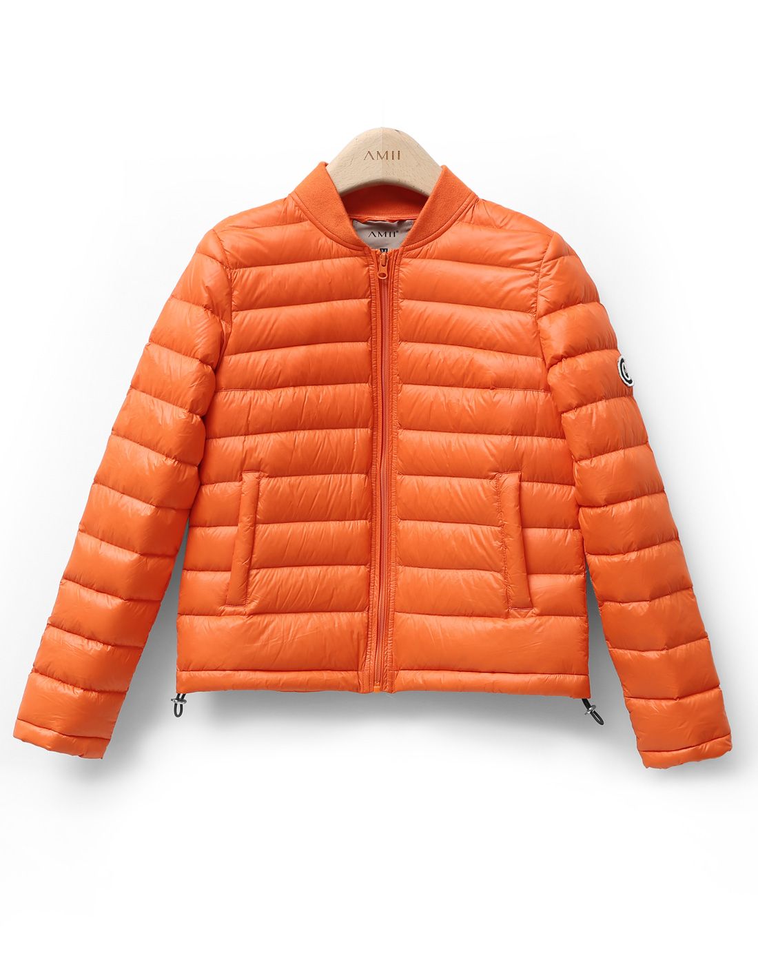 橙色立领绣章短款羽绒服