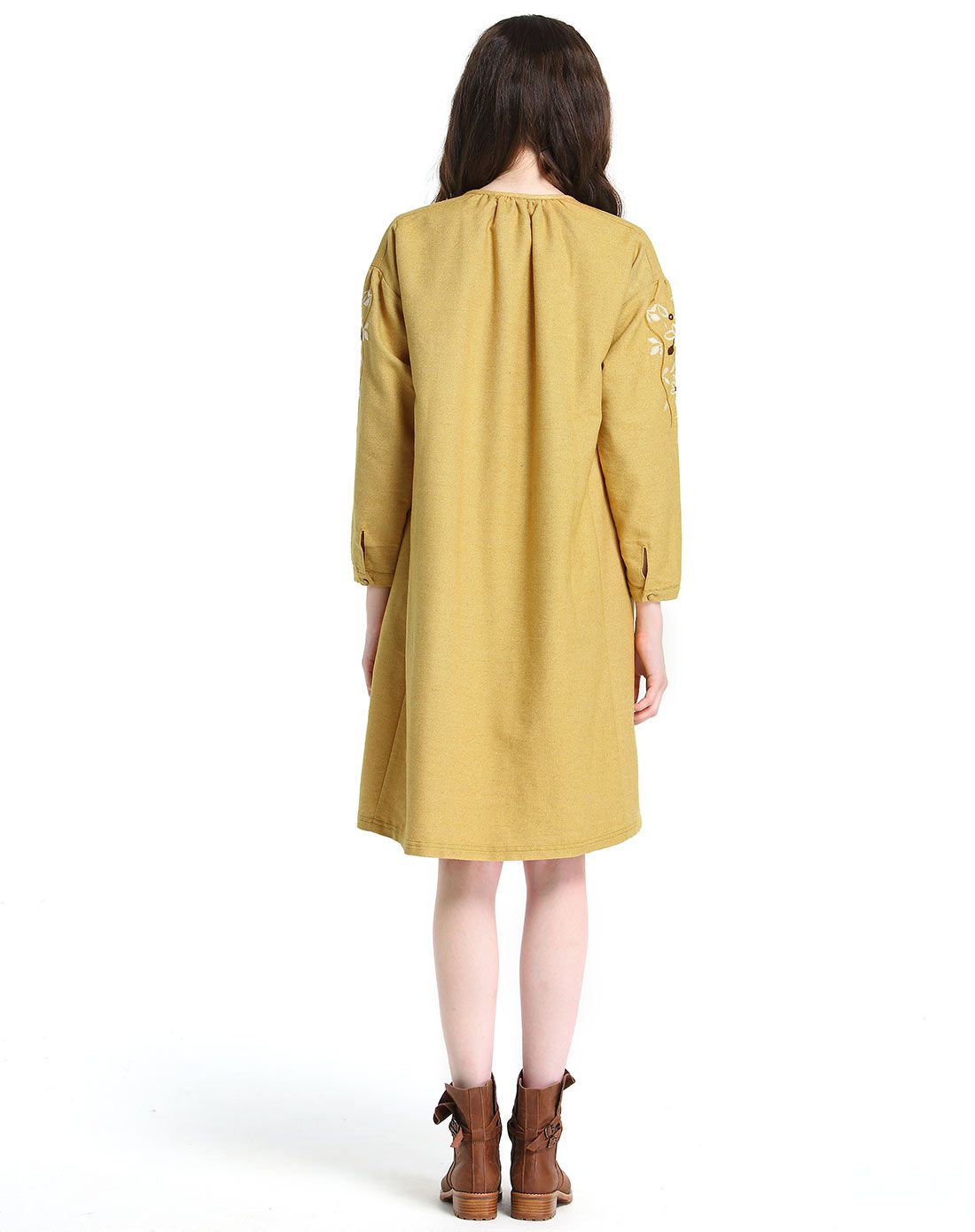 女款稻草黄斜纹色织磨毛绣花连衣裙