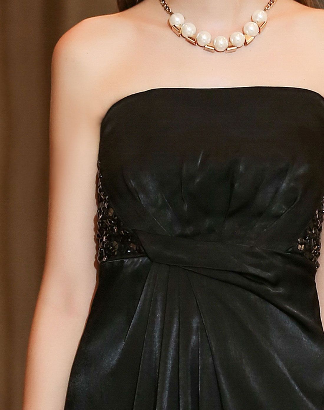 黑色高端优雅订珠抹胸晚装连衣裙