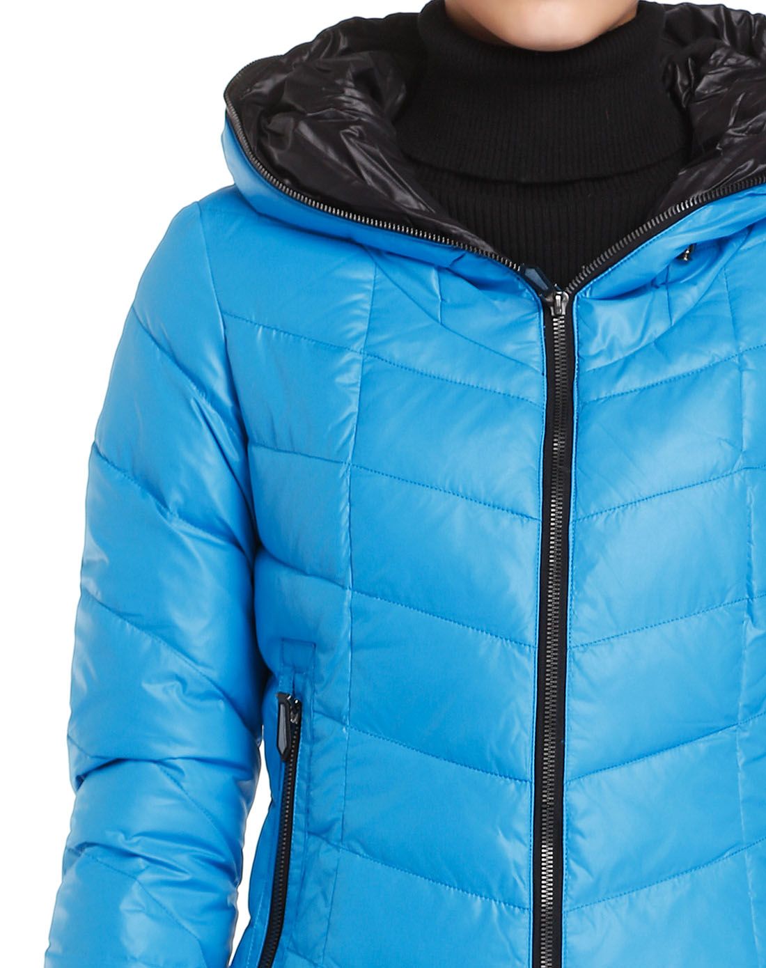 女款天蓝色连帽休闲都市长袖羽绒服