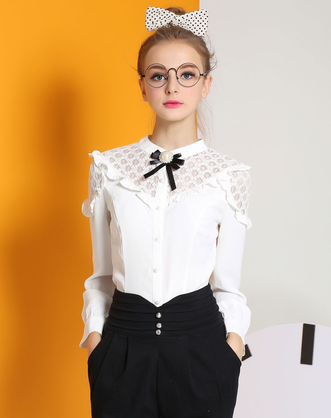 优雅荷叶边拼接蕾丝衬衫