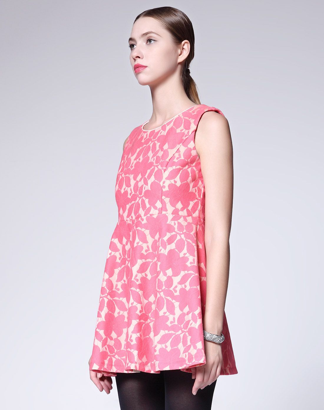 粉色无袖复古典雅图案连衣裙