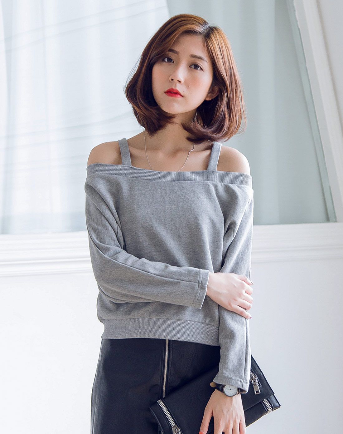 女款一字肩长袖卫衣