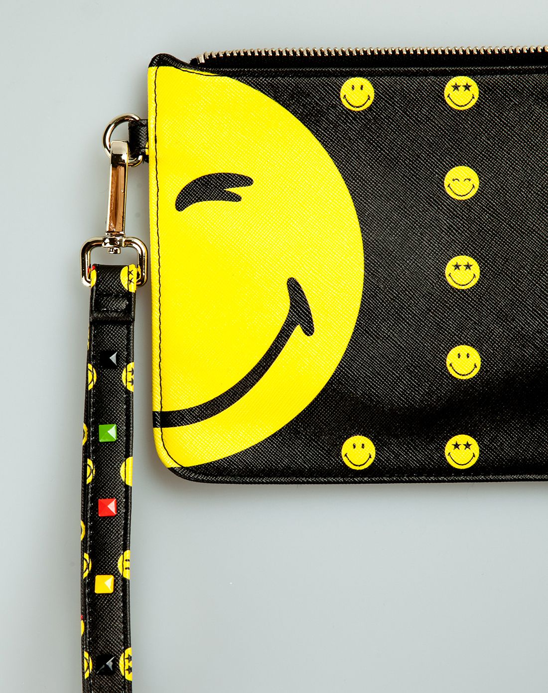 smileyworld&smiley潮搭黑色半笑脸小号手拿包halfsmile-sblack_唯品