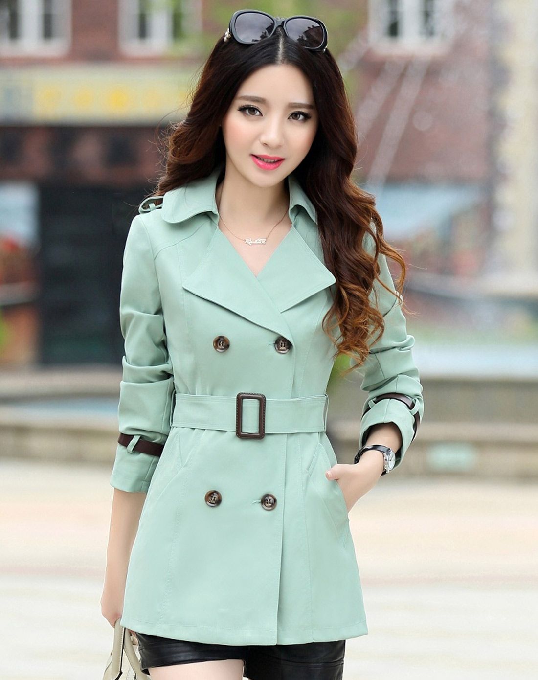 豆绿色翻领双排扣中长款风衣