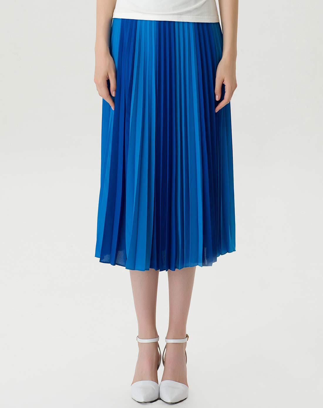 浅蓝色优雅半裙