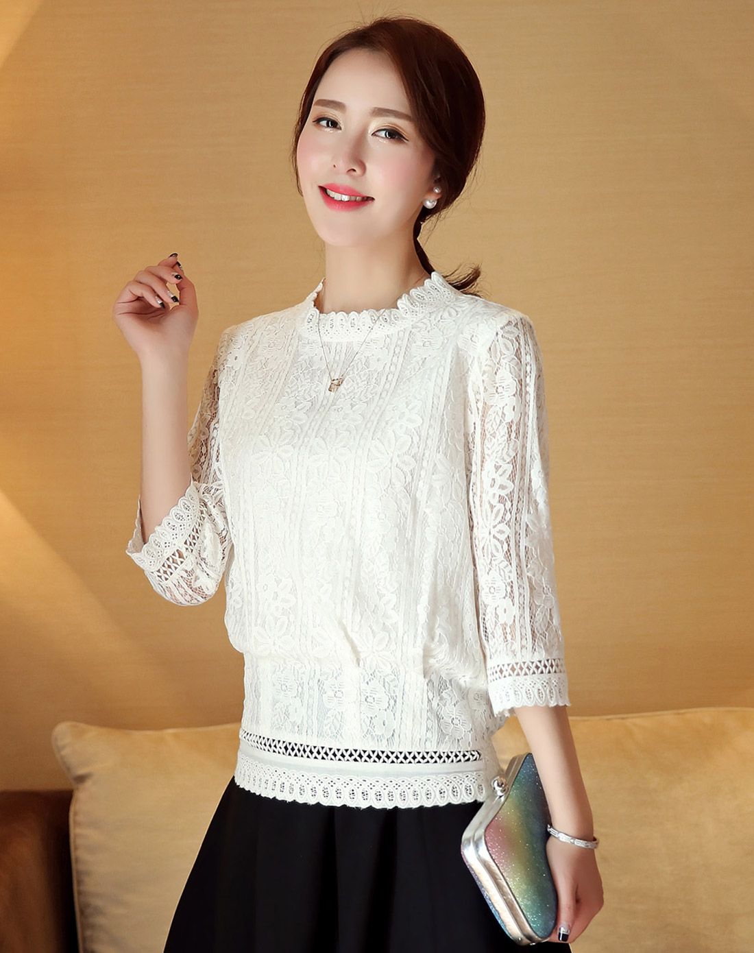 白色八分袖蕾丝打底衫