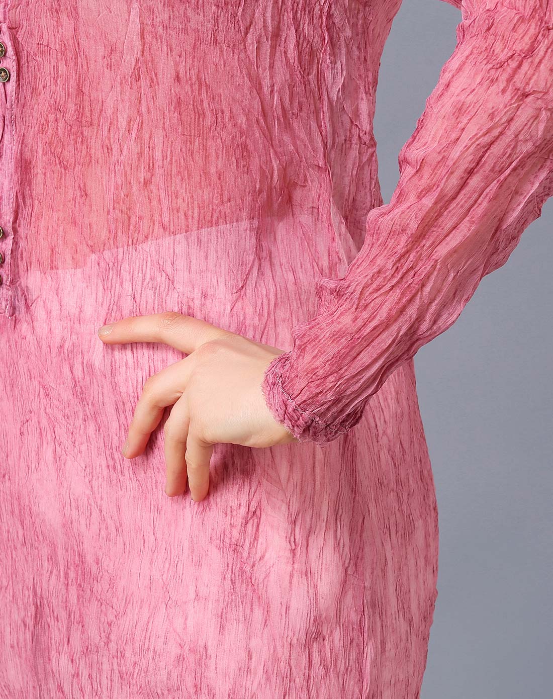 女款皮红色单层v领纱上衣