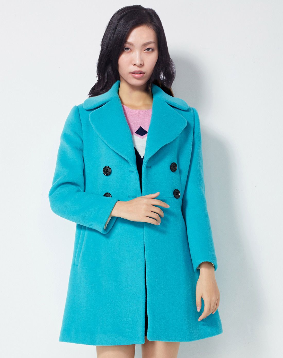 湖蓝色修身大衣