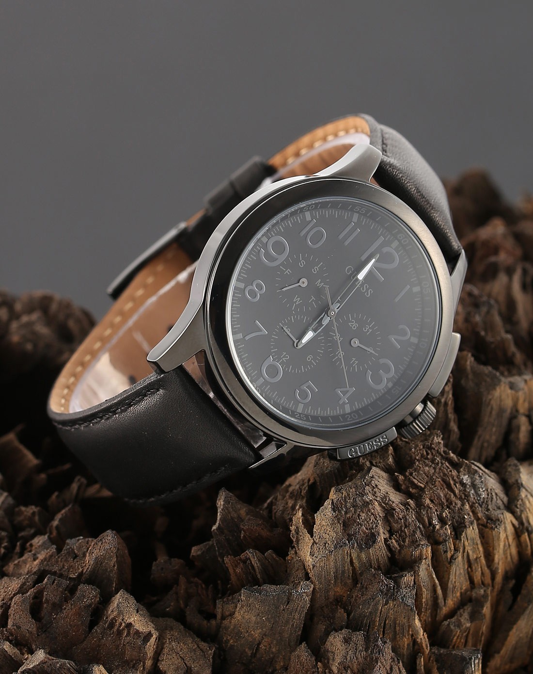 专柜款时尚个性酷黑表盘男士石英表