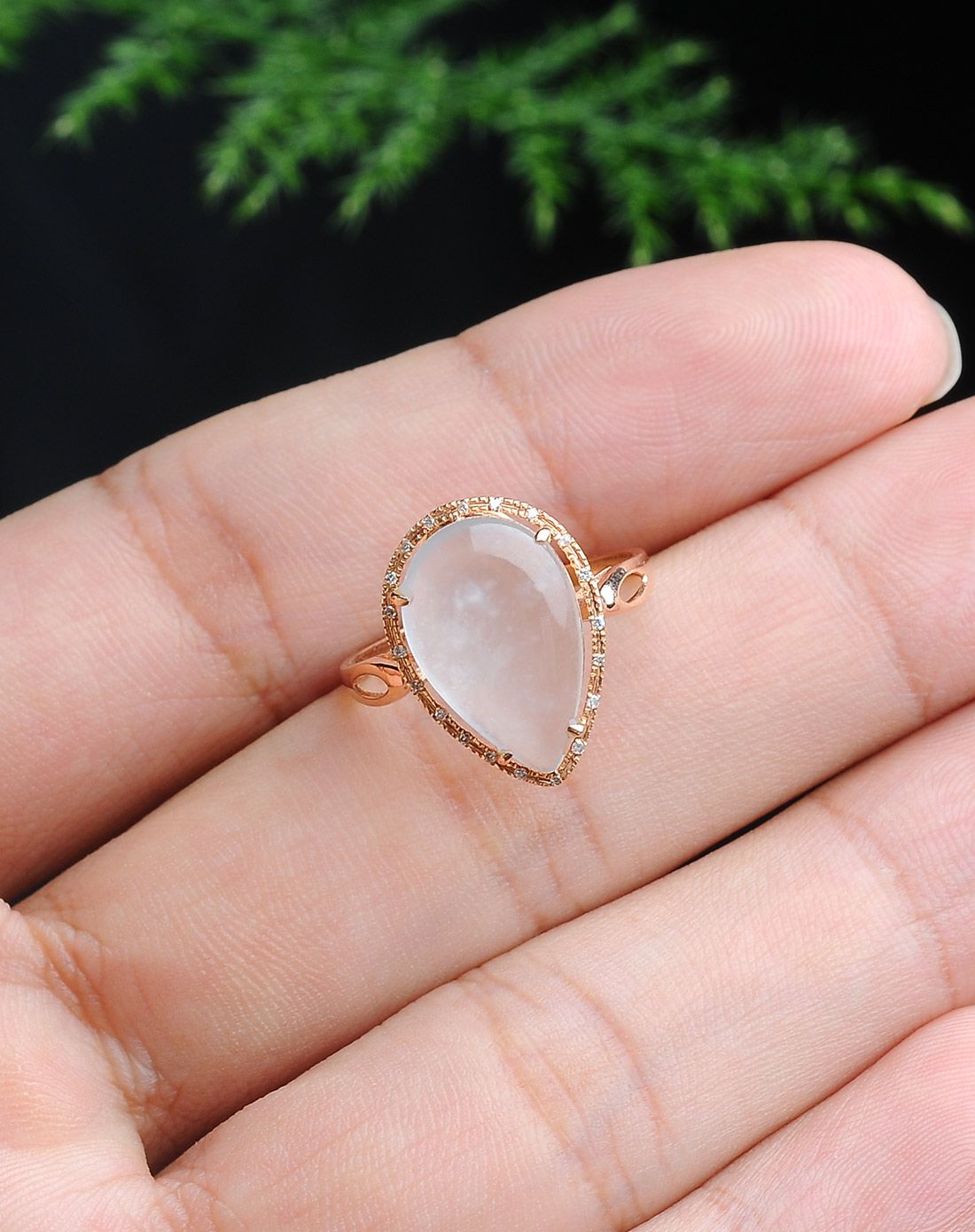 18k金伴钻镶嵌a货冰种水滴型翡翠戒指 12