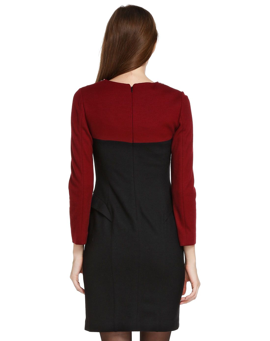 黑/酒红色领边钉珠抽褶长袖连衣裙