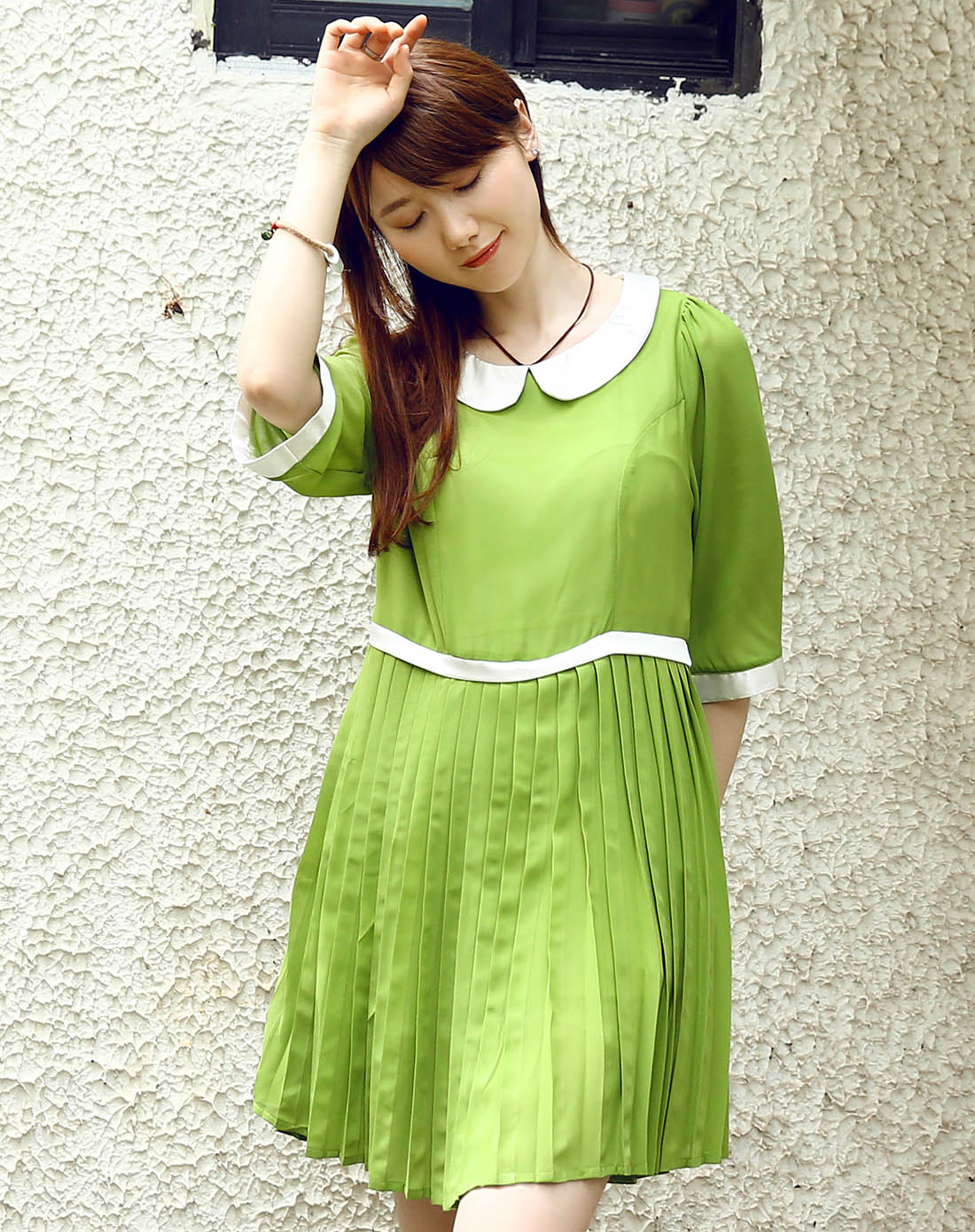 绿色简洁娃娃领五分袖百褶裙