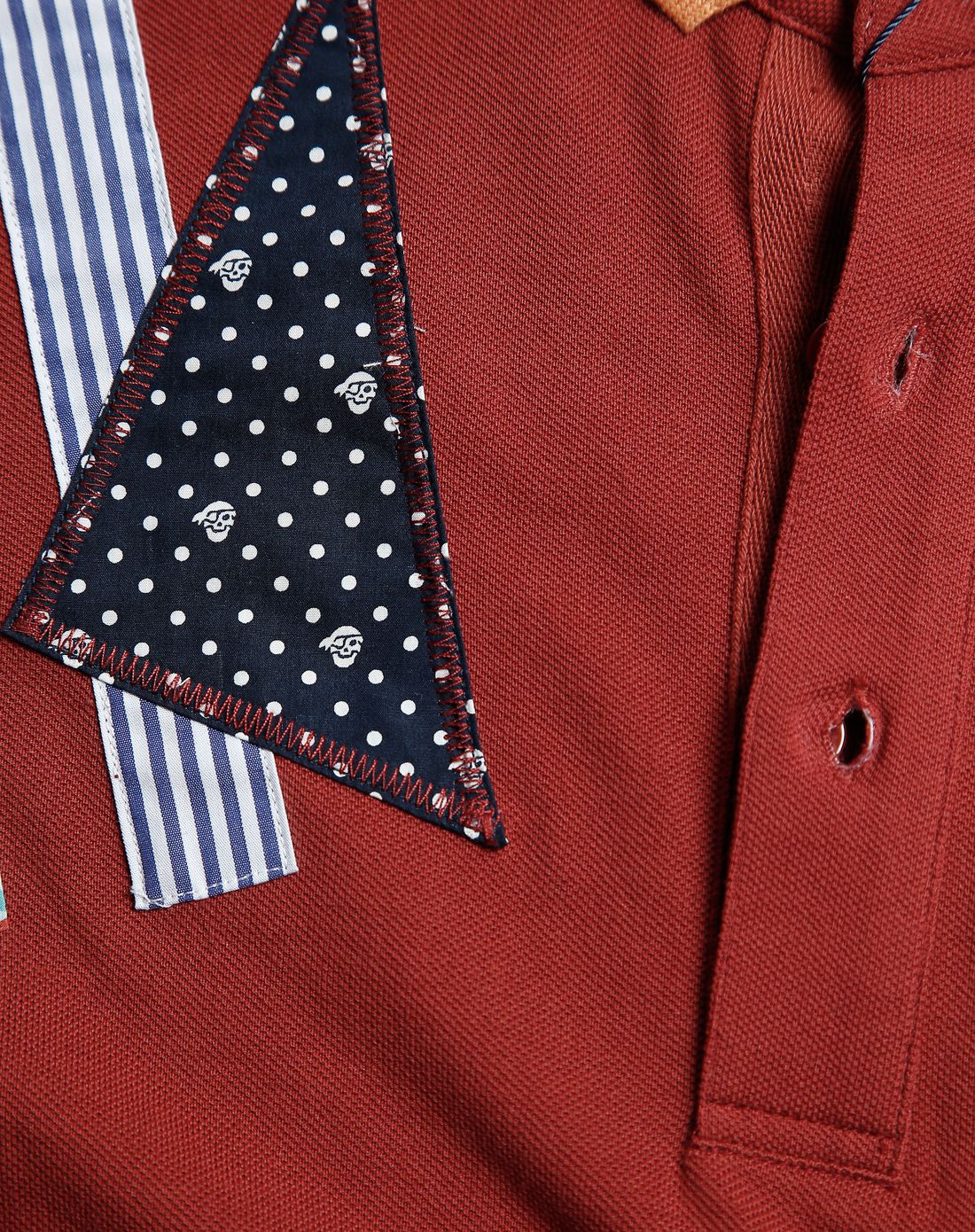 深朱红色俊俏时尚短袖t恤