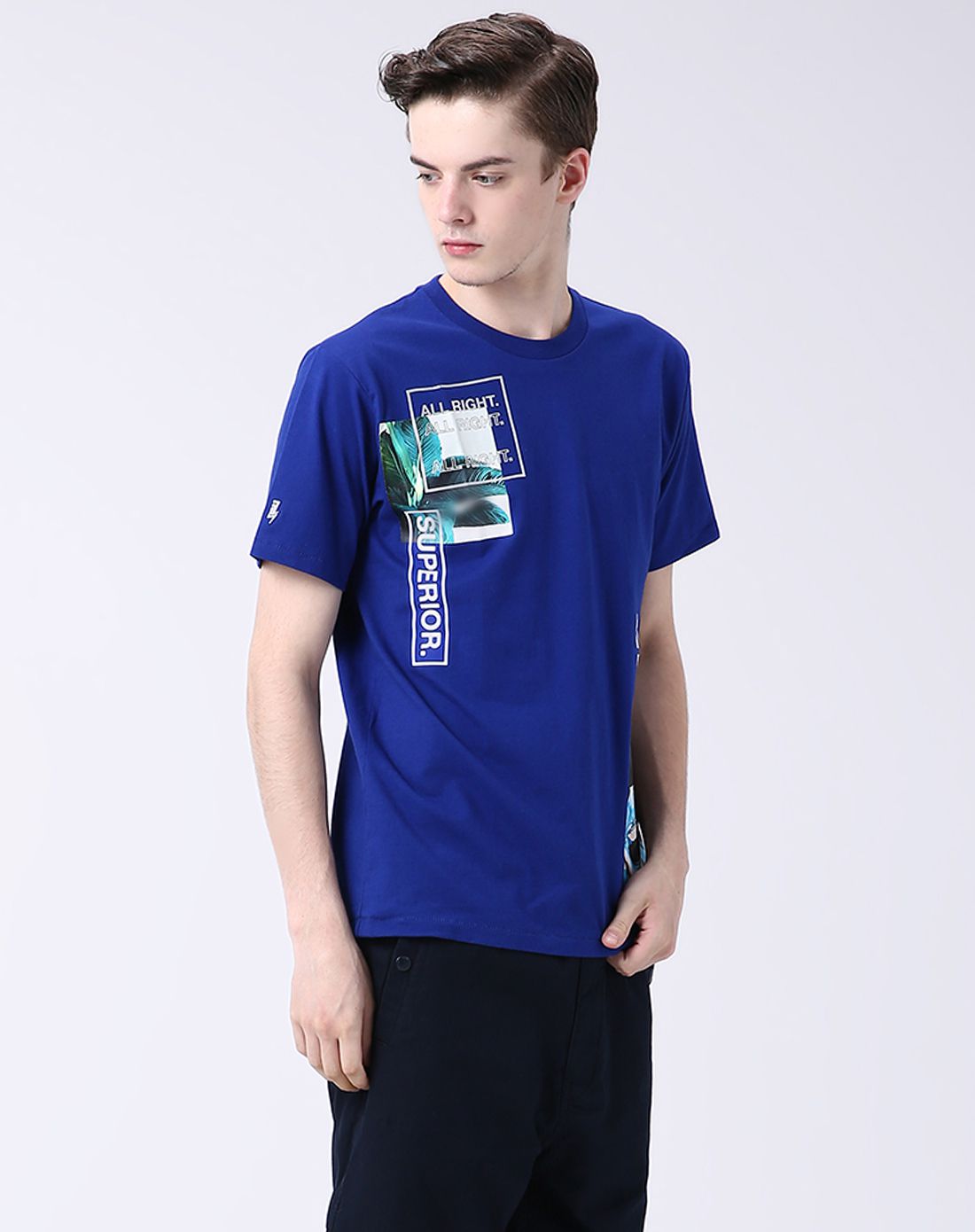 izzue男装专场 男款蓝色活力印图短袖t恤