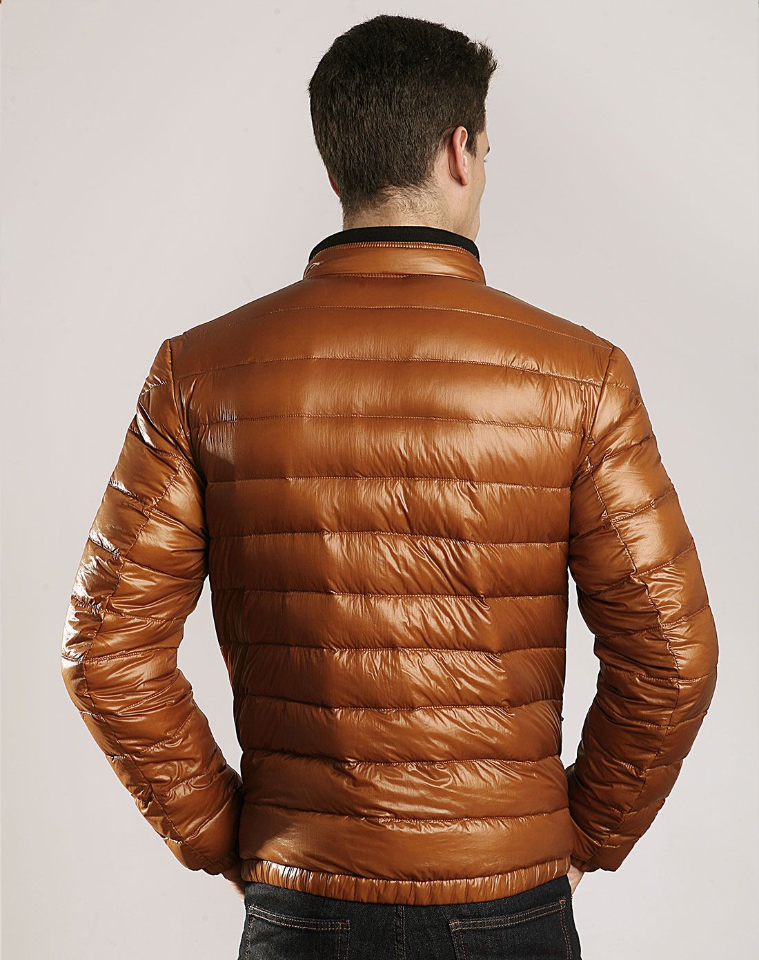 男款黄棕色通勤立领薄款羽绒服