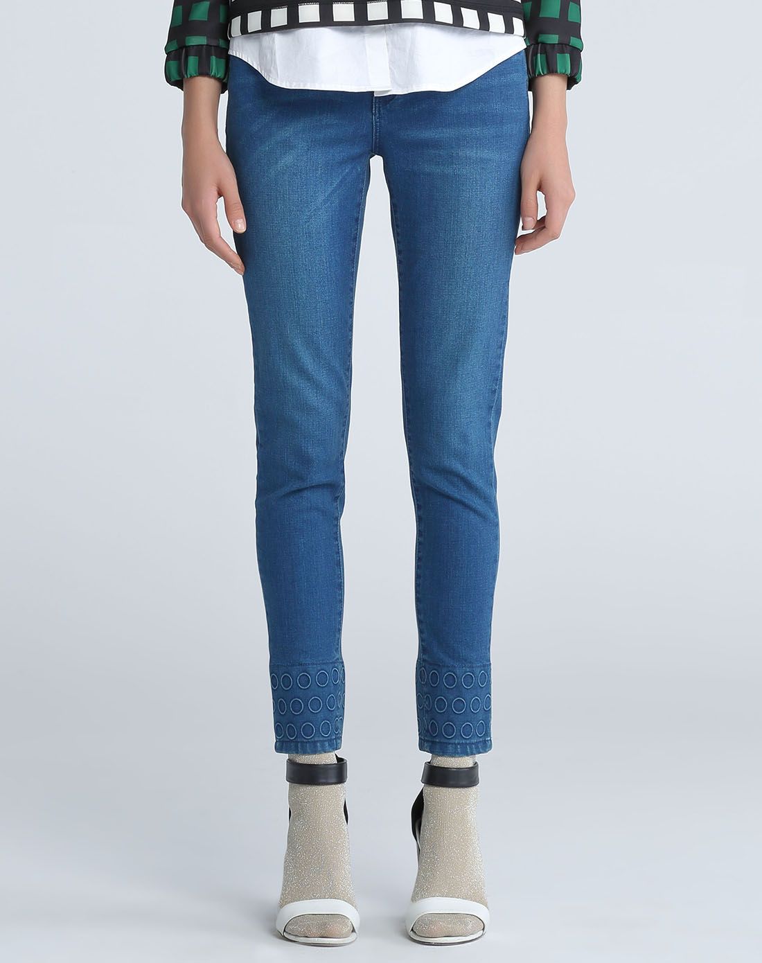 经典简约纯色牛仔裤