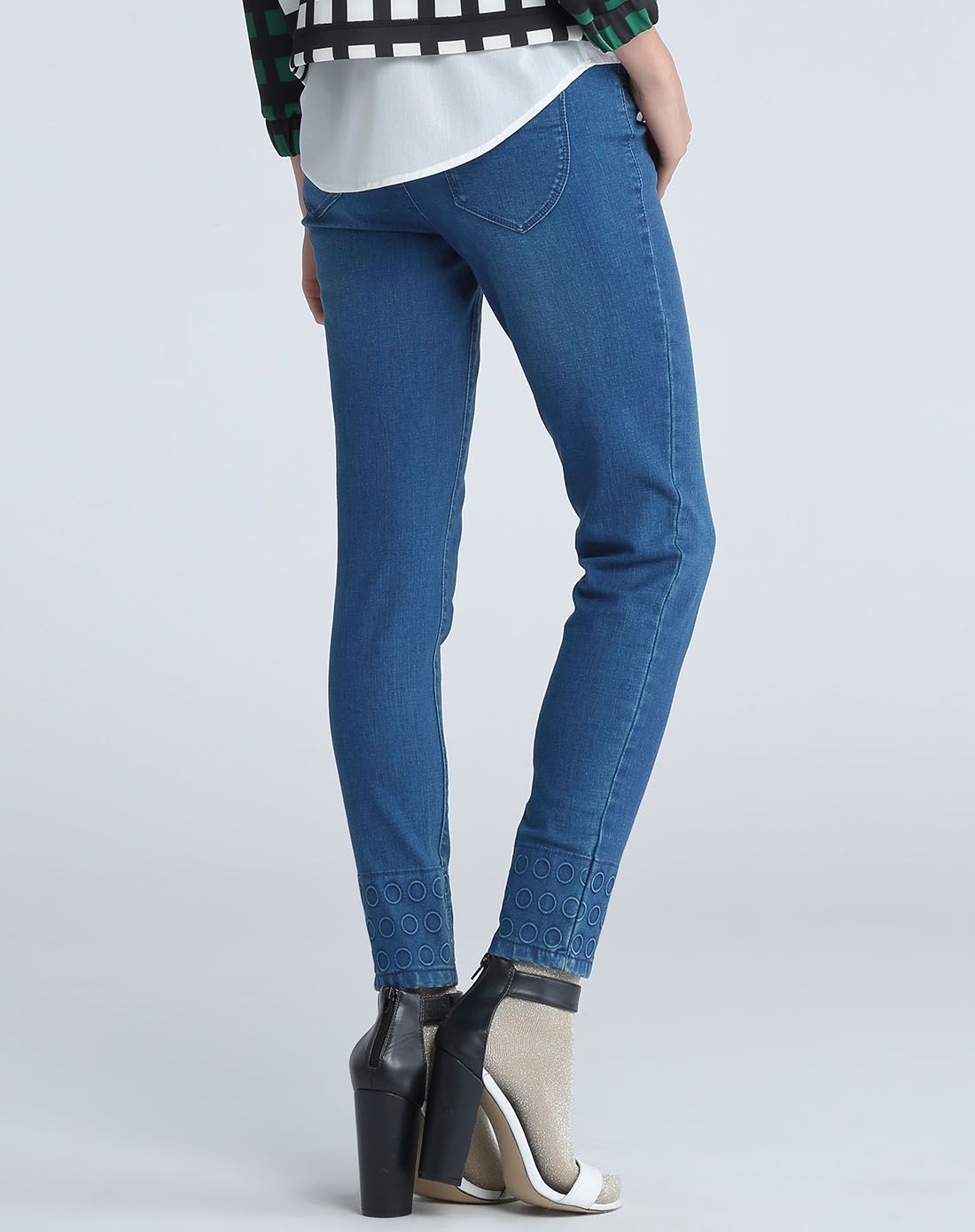 经典简约纯色牛仔裤