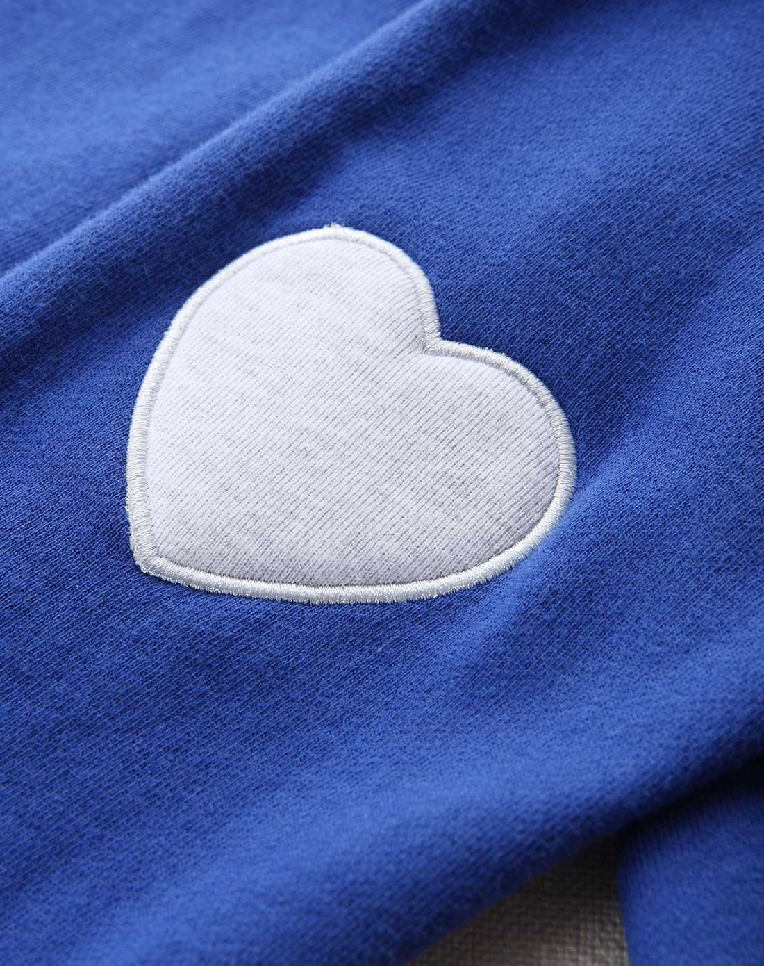 鲜蓝卡通爱心印花长袖卫衣