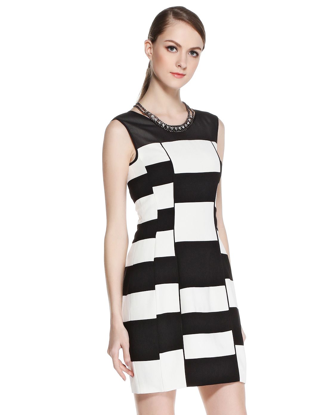 pesaro女装专场 黑/白色优雅时尚无袖连衣裙