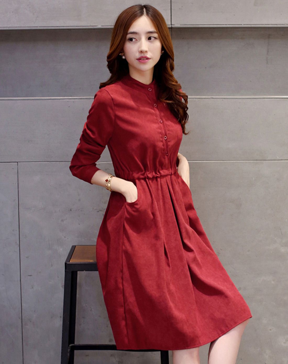 女枣红色简约纯色收腰连衣裙