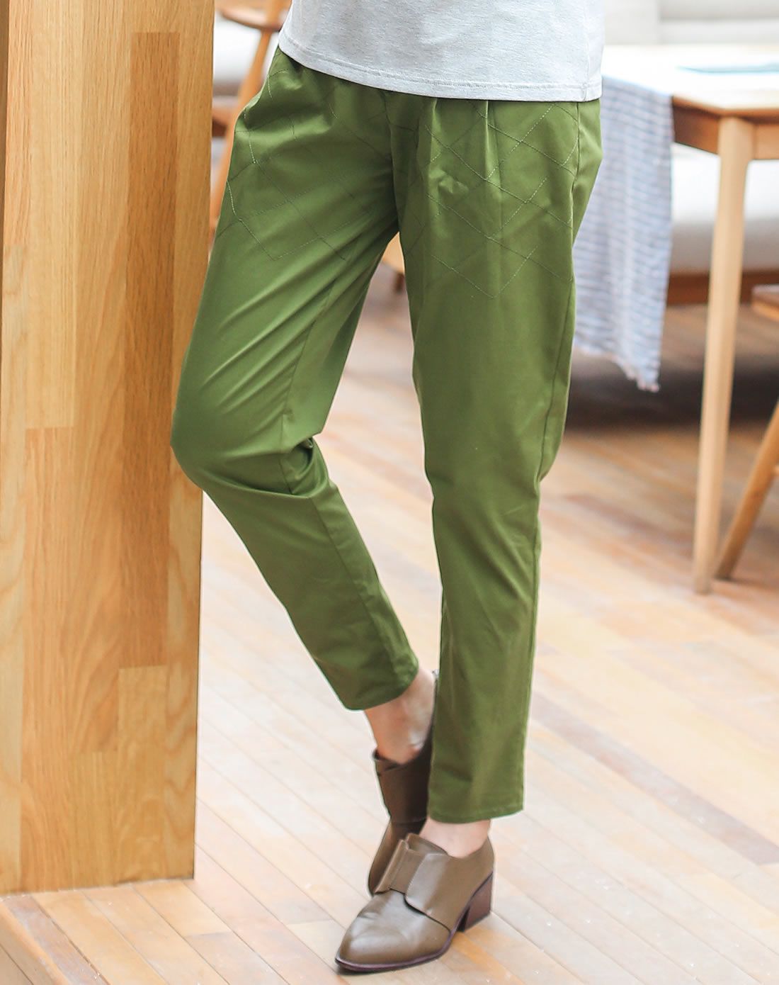 军绿中腰菱格刺绣休闲长裤