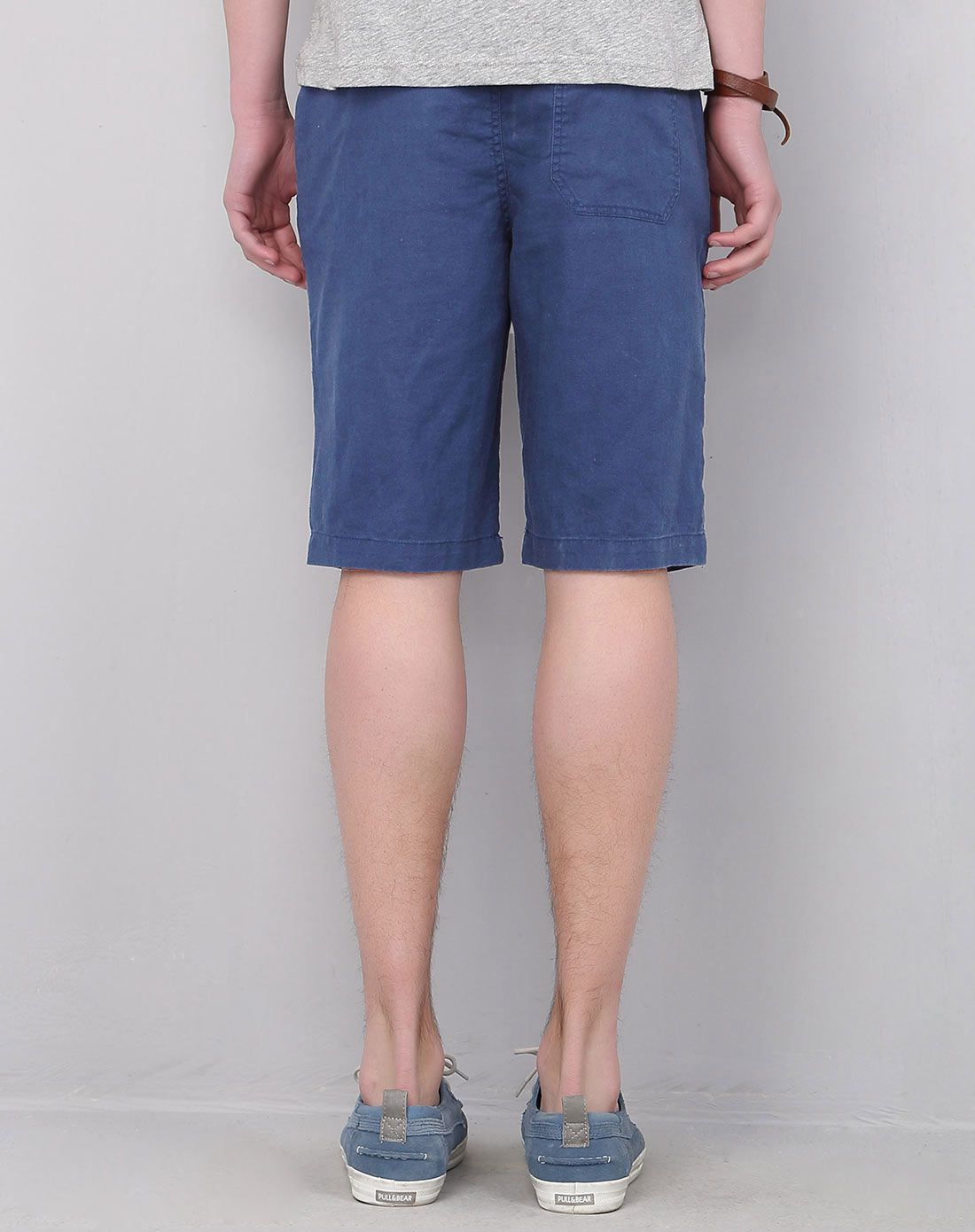 天蓝色休闲短裤