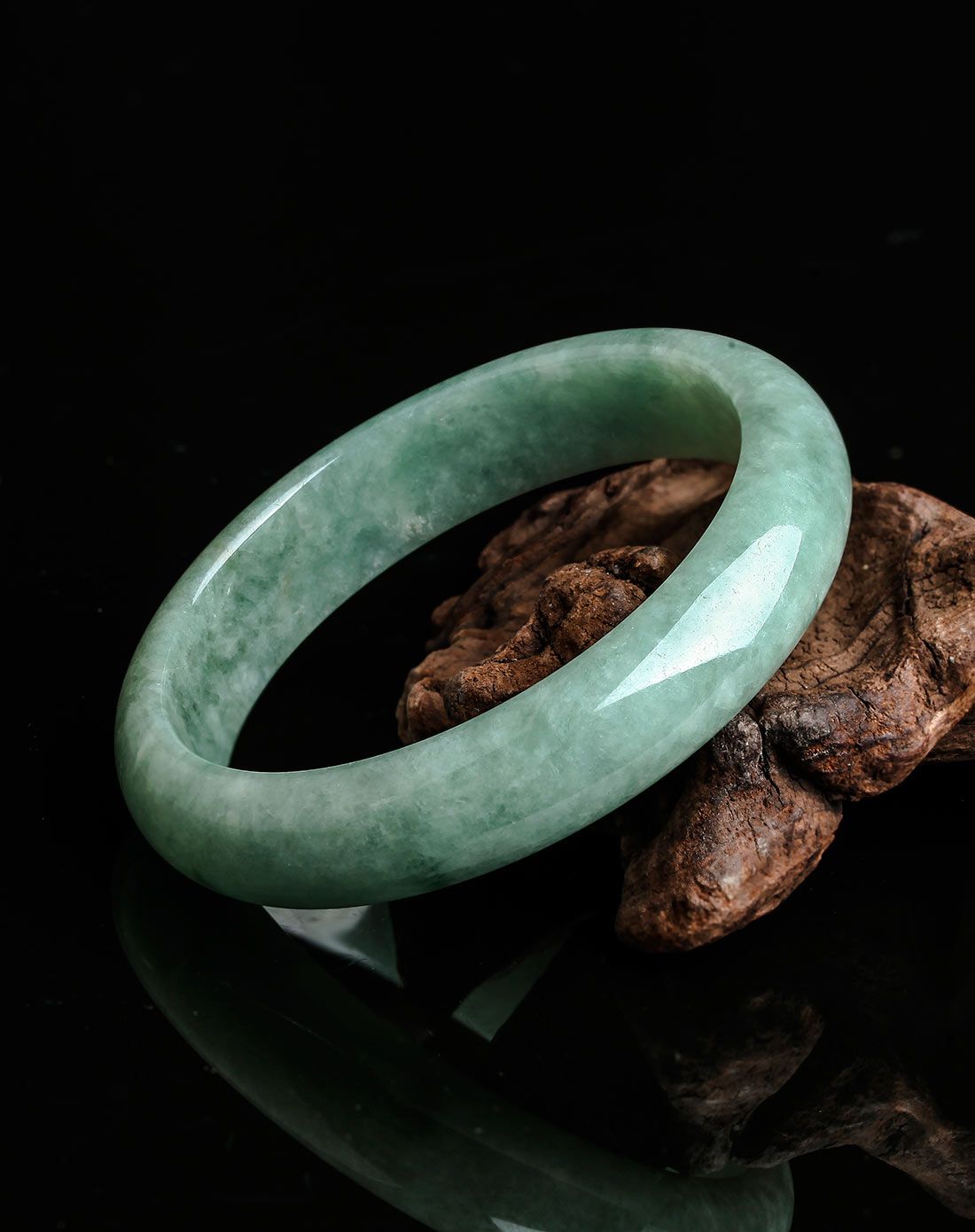 天然翡翠糯种豆色手镯(附证书)