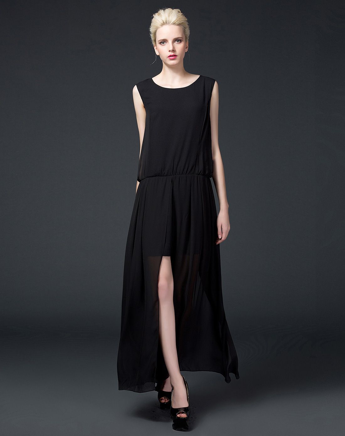黑色飘逸无袖长连衣裙