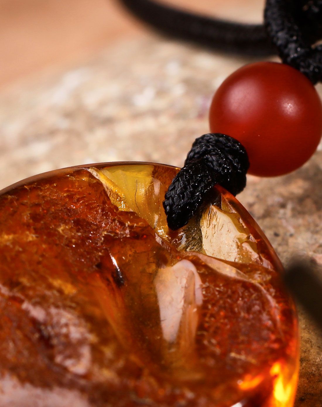 波兰.进口天然琥珀蜜蜡项链az-032(带原皮带证书)