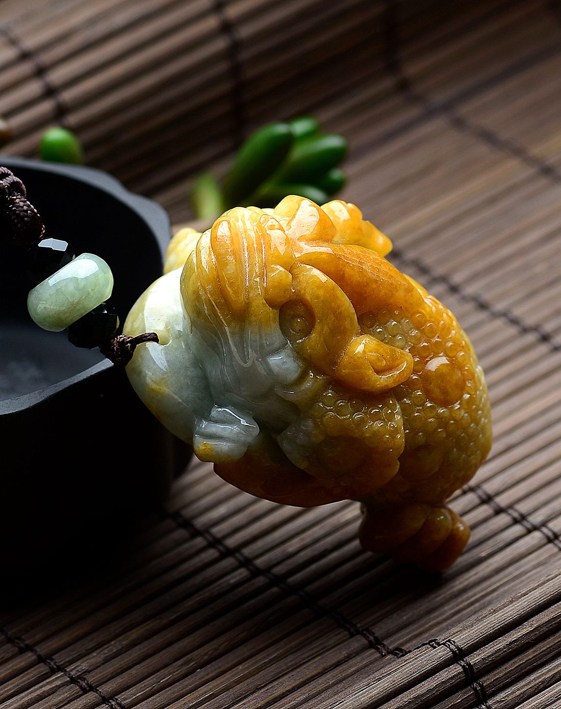 天然a货冰糯种黄翡大气招财金蟾翡翠吊坠