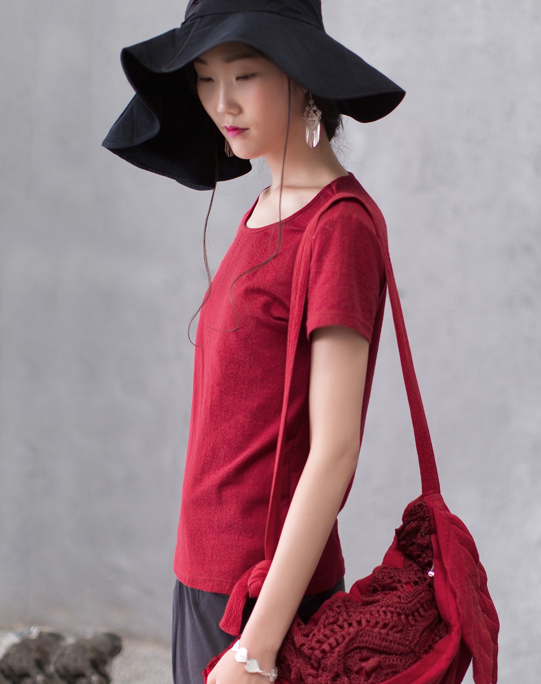 胭脂红手工盘绣圆领t恤